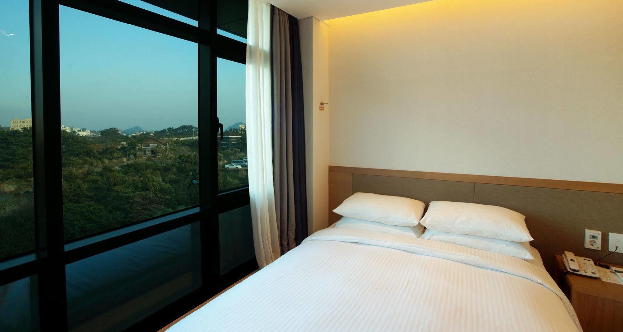 Jeju Poong Gyung Hotel Seogwipo-stad Buitenkant foto