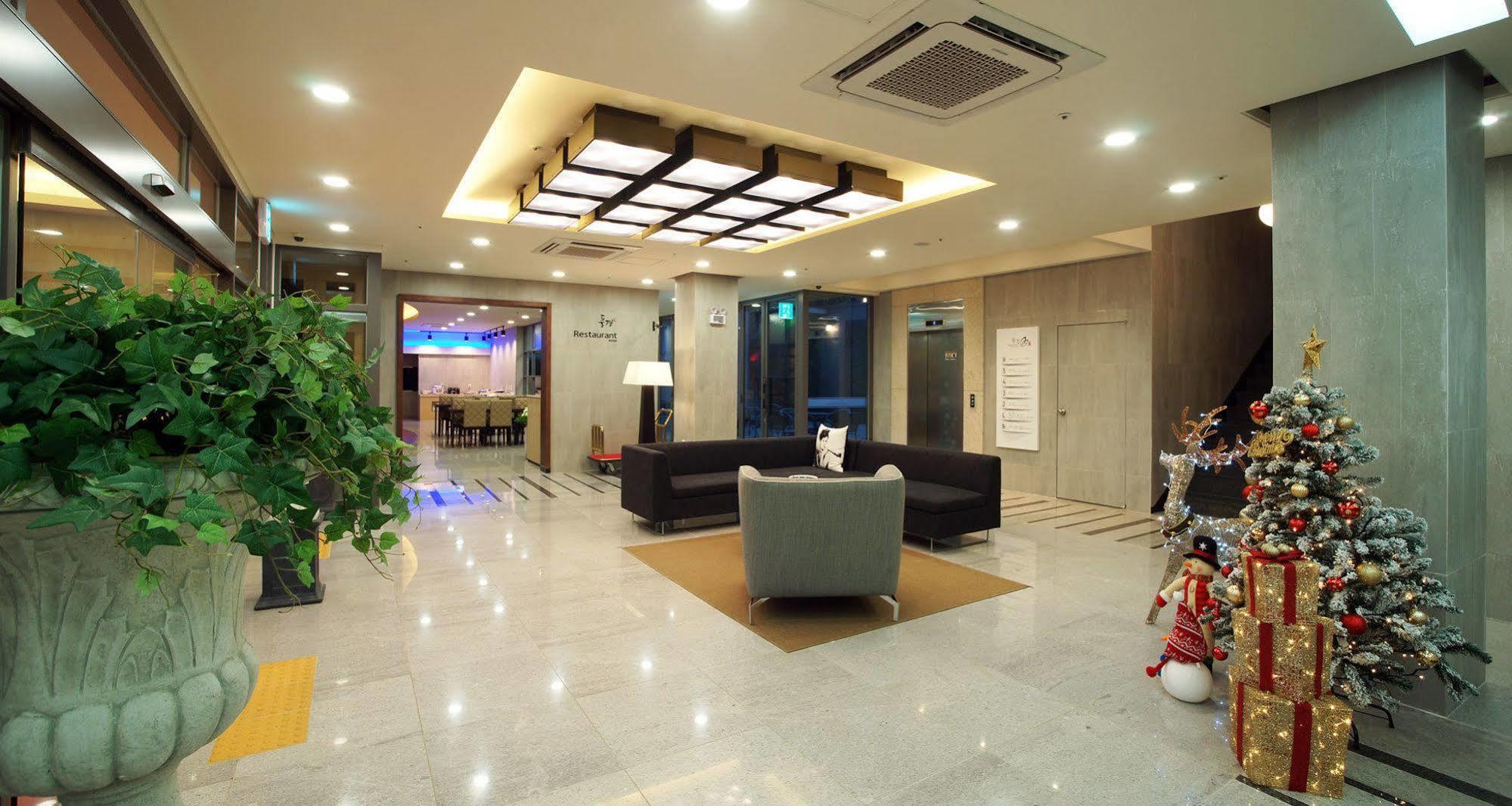 Jeju Poong Gyung Hotel Seogwipo-stad Buitenkant foto