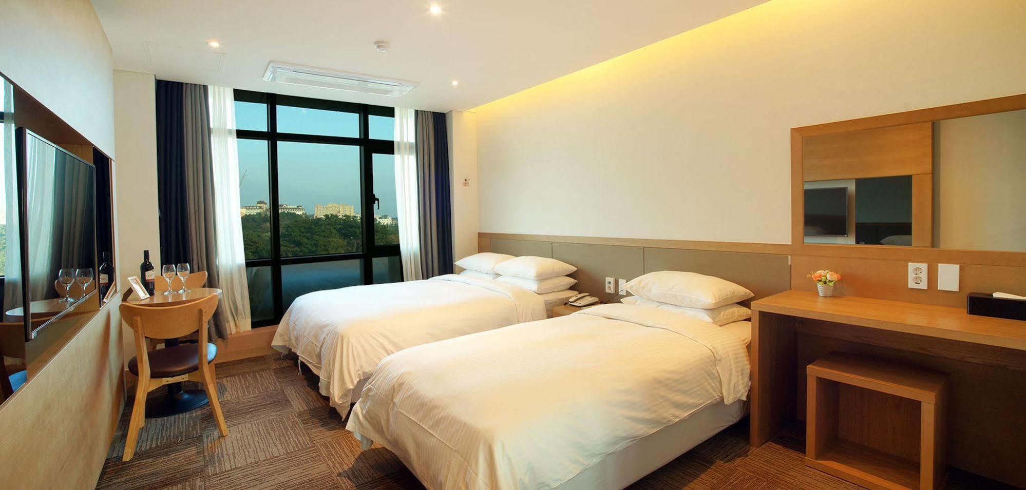 Jeju Poong Gyung Hotel Seogwipo-stad Buitenkant foto