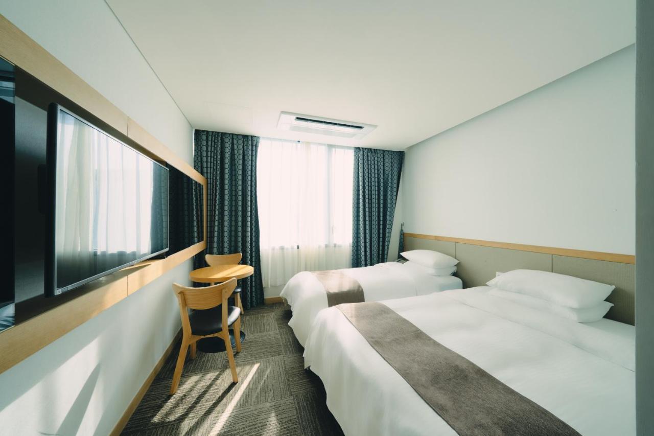 Jeju Poong Gyung Hotel Seogwipo-stad Buitenkant foto
