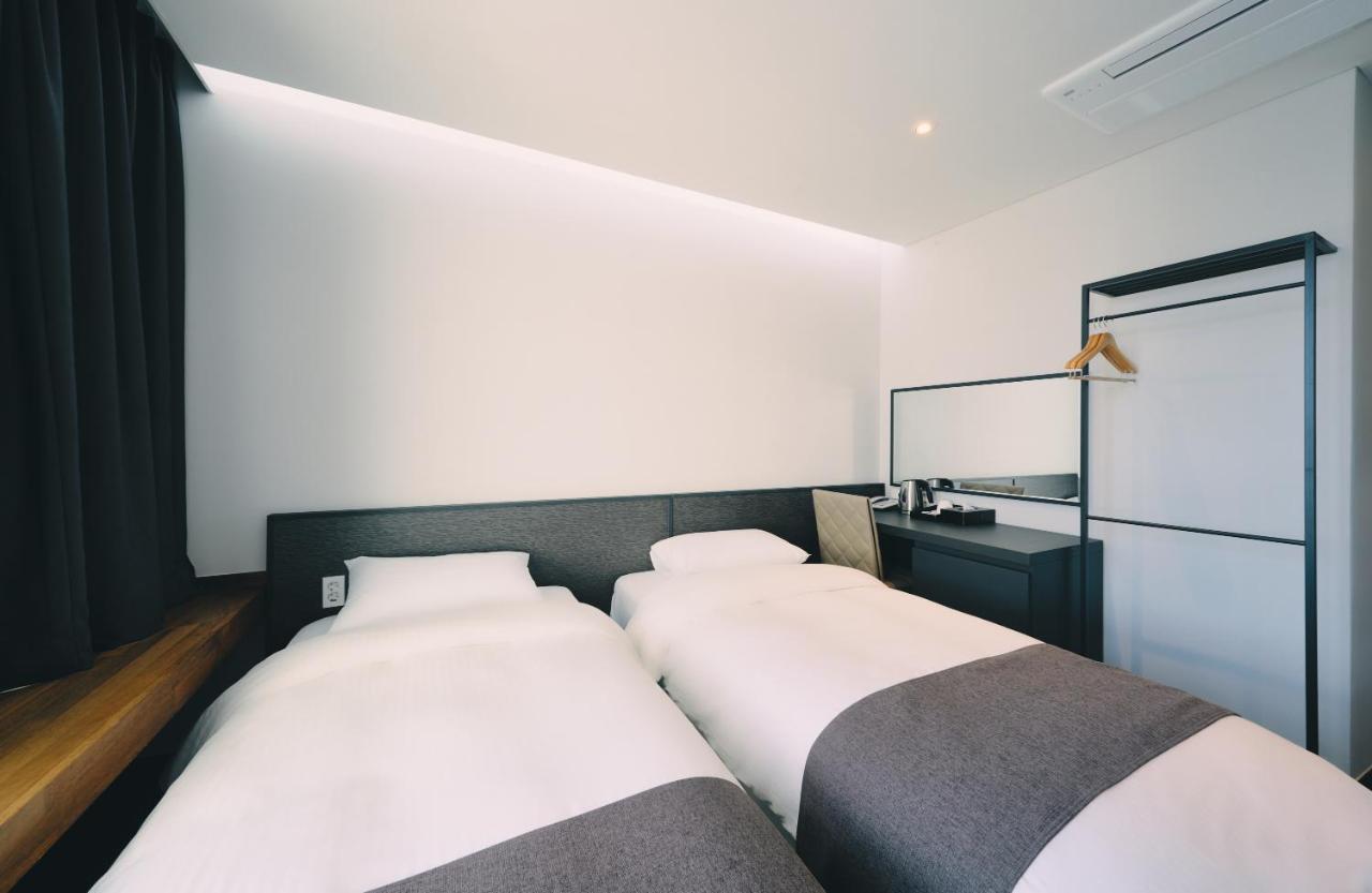 Jeju Poong Gyung Hotel Seogwipo-stad Buitenkant foto